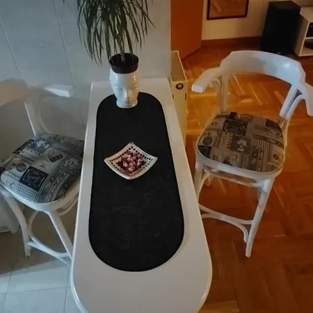 Paris 2 Night Private Parking Apartment