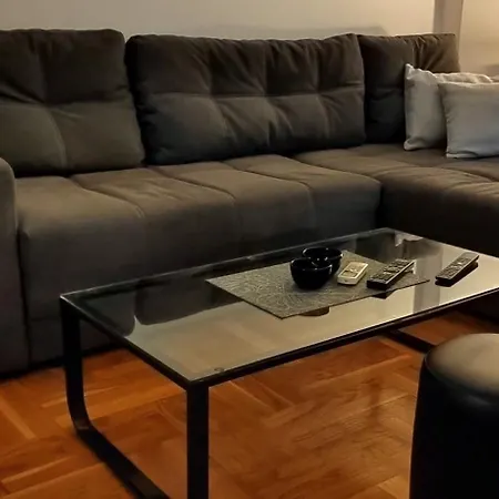 Paris 2 Night Private Parking Nis