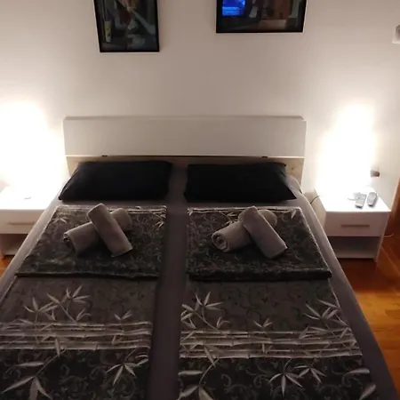 Paris 2 Night Private Parking *