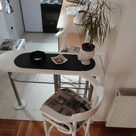 Paris 2 Night Private Parking * Ni