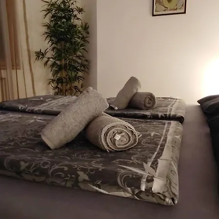 Paris 2 Night Private Parking Apartment