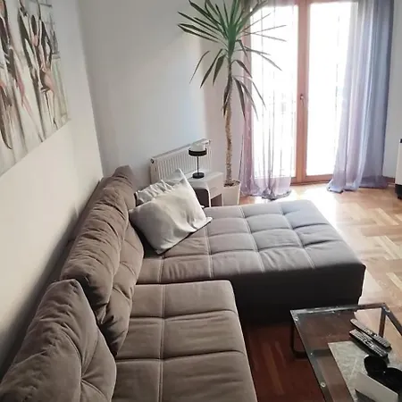 Paris 2 Night Private Parking * Nis