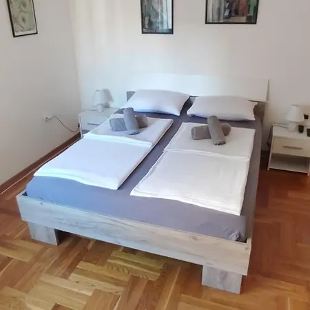 Paris 2 Night Private Parking *