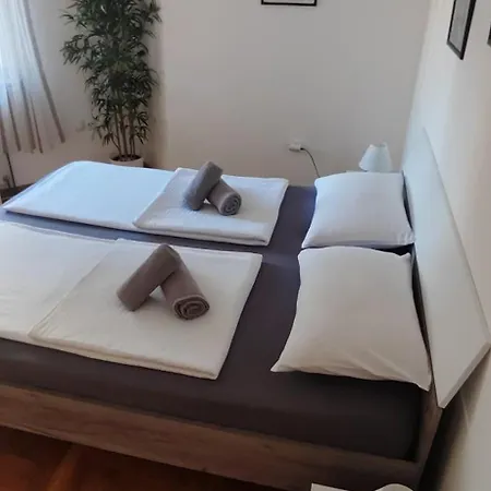 Paris 2 Night Private Parking アパート *