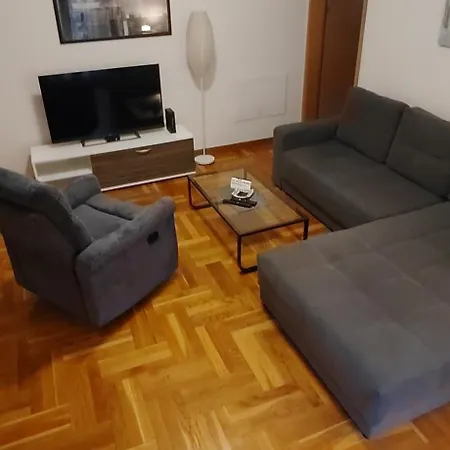 Paris 2 Night Private Parking