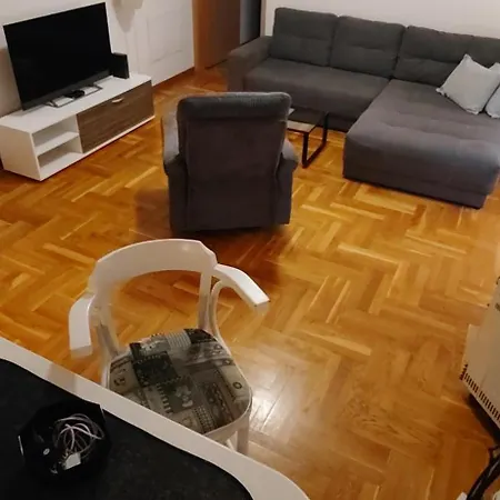 Paris 2 Night Private Parking Nis