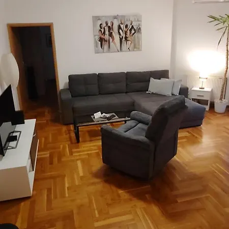 Paris 2 Night Private Parking *